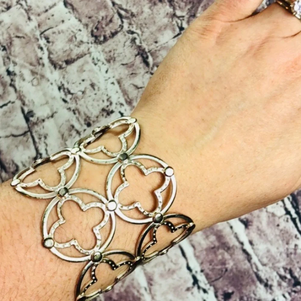 :: Stella & Dot | Retired RARE Bold Silver Clover Quatrefoil Power Cuff - Picture 4 of 5